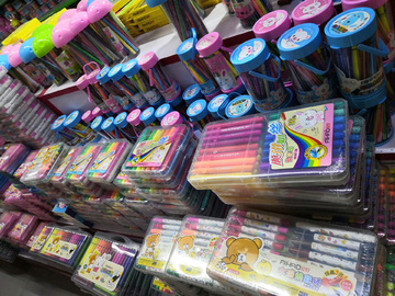 學(xué)生學(xué)習(xí)文化用品 助力知識(shí)積累與成長